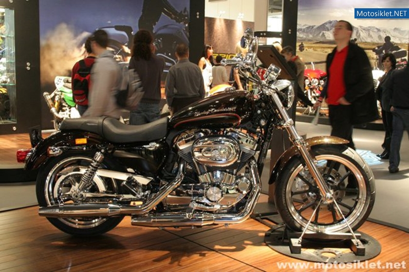 Harley-Davidson-Standi-Eicma-2010-001