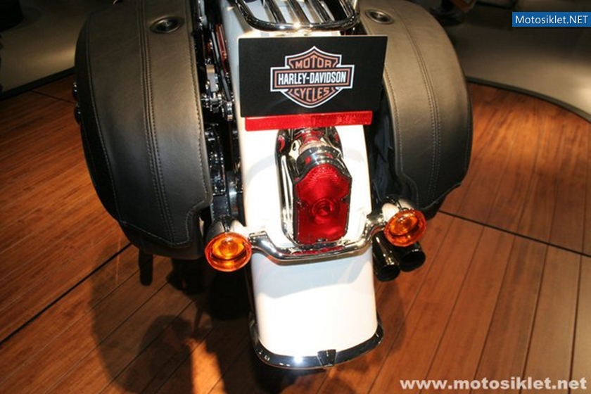 Harley-Davidson-Standi-Eicma-2010-002