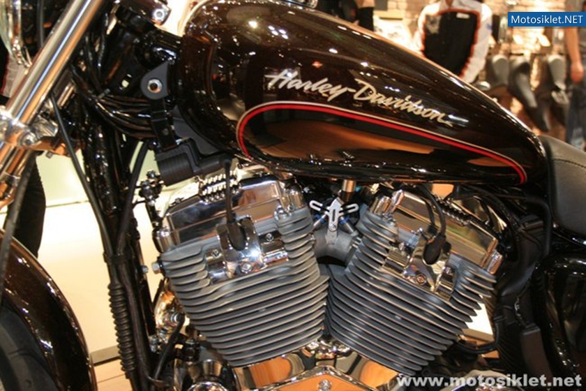 Harley-Davidson-Standi-Eicma-2010-012