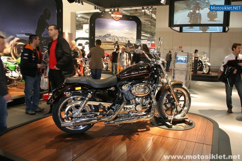 Harley-Davidson-Standi-Eicma-2010-013