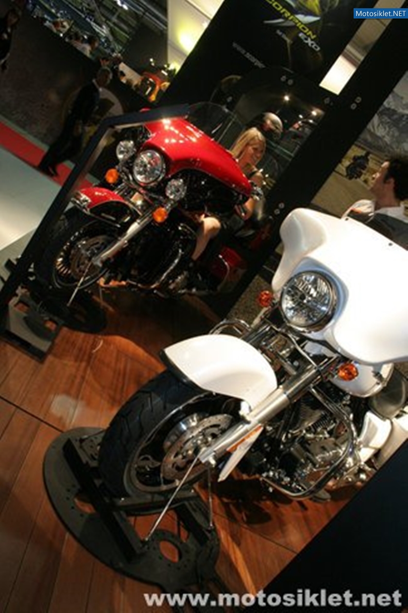 Harley-Davidson-Standi-Eicma-2010-026