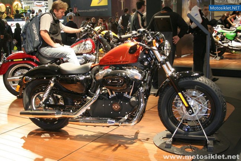 Harley-Davidson-Standi-Eicma-2010-032