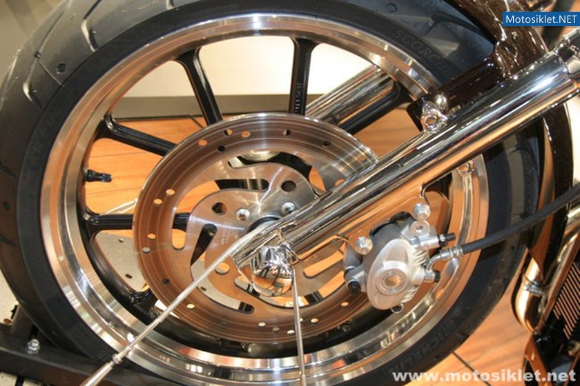Harley-Davidson-Standi-Eicma-2010-039