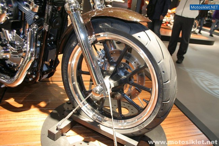 Harley-Davidson-Standi-Eicma-2010-040
