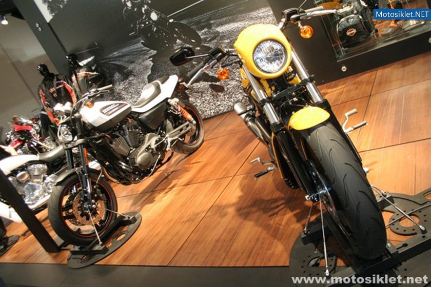 Harley-Davidson-Standi-Eicma-2010-049