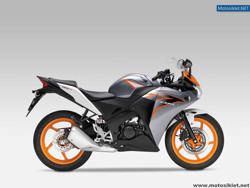 2011-Honda-CBR125R-004