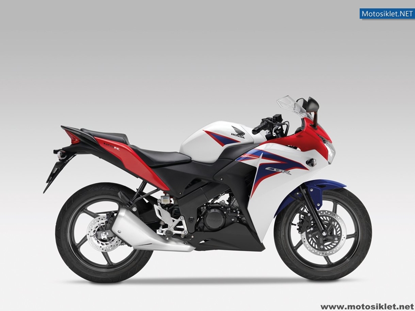 2011-Honda-CBR125R-007