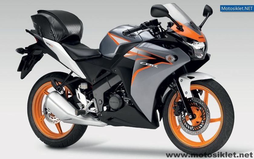 2011-Honda-CBR125R-008