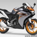 2011-Honda-CBR125R-002