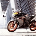 2011-Honda-CBR125R-006