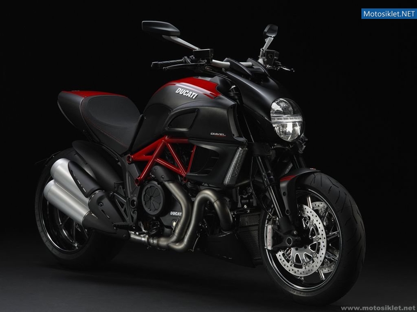 Ducati-Diavel-2011-Model-005