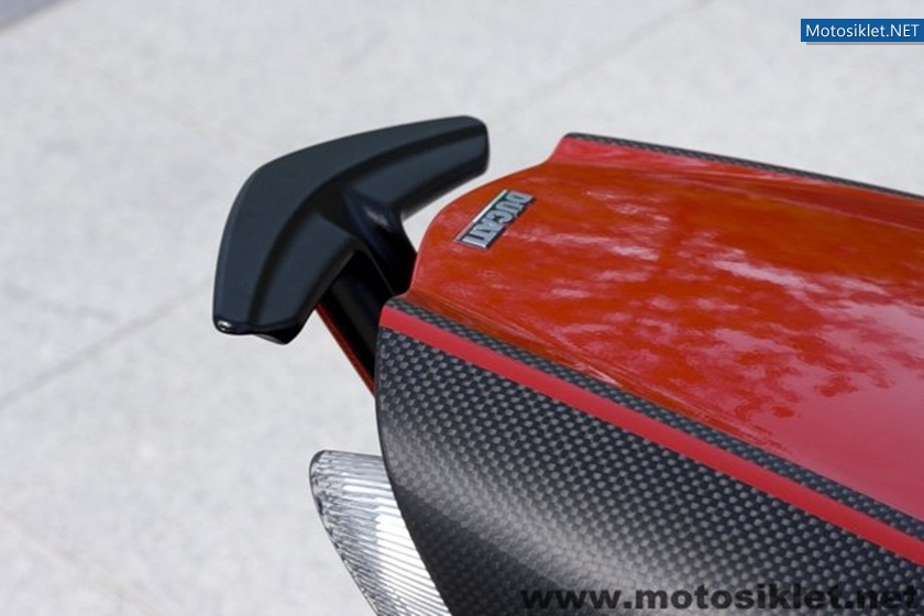 Ducati-Diavel-2011-Model-028