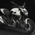 Ducati-Diavel-2011-Model-009