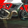 Ducati-Diavel-2011-Model-020
