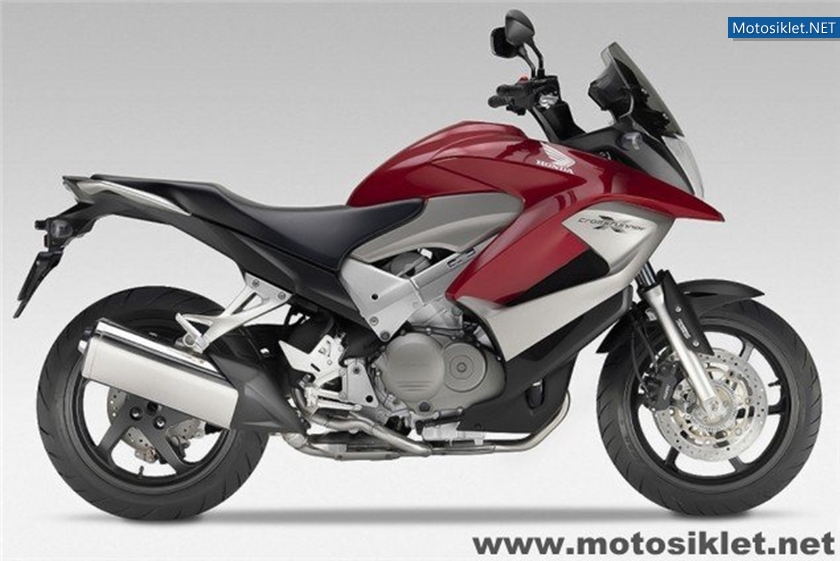 2011-Honda-Crossrunner-V4-800cc-004