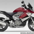2011-Honda-Crossrunner-V4-800cc-004