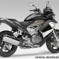 2011-Honda-Crossrunner-V4-800cc-008
