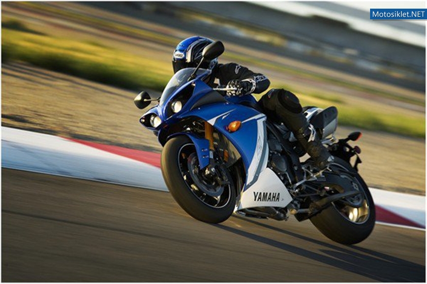 2011-Yamaha-YZF-R1-Fotograflari-016