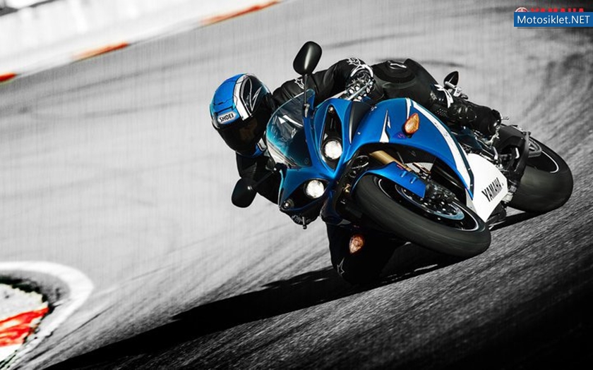 2011-Yamaha-YZF-R1-Fotograflari-020