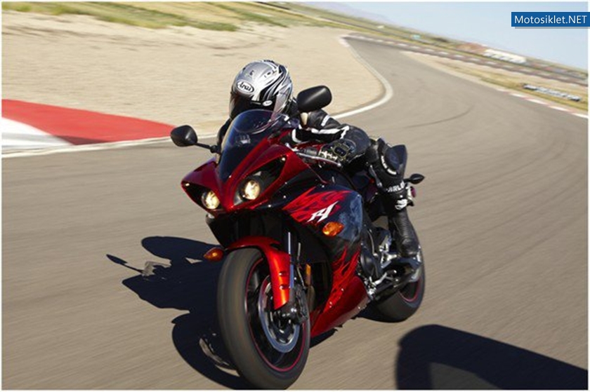 2011-Yamaha-YZF-R1-Fotograflari-029