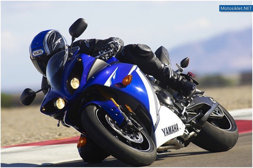 2011-Yamaha-YZF-R1-Fotograflari-036