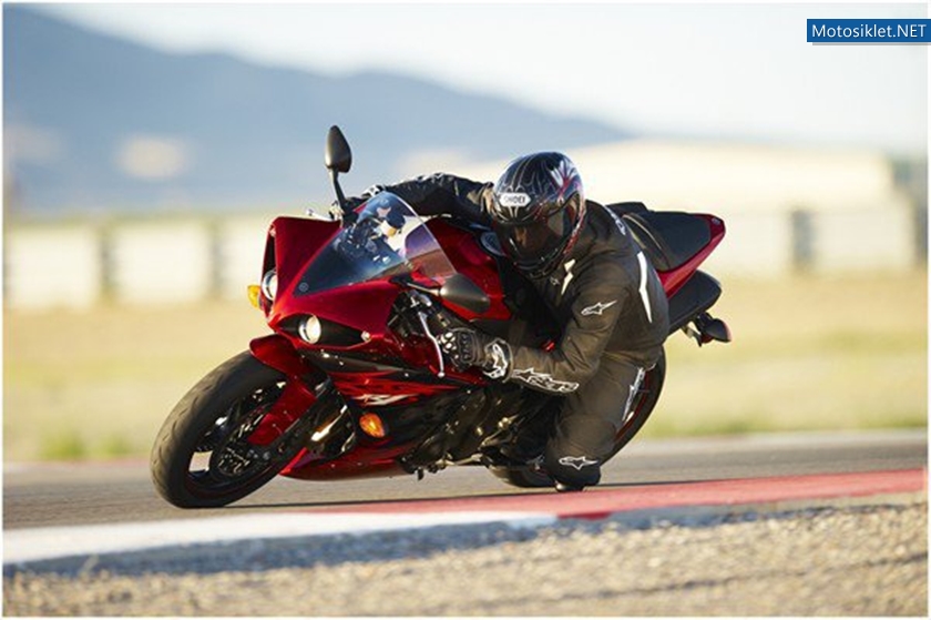 2011-Yamaha-YZF-R1-Fotograflari-042