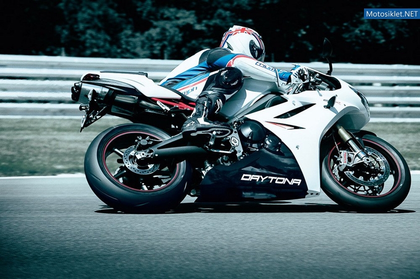 Triumph-Daytona-675R-2011-006
