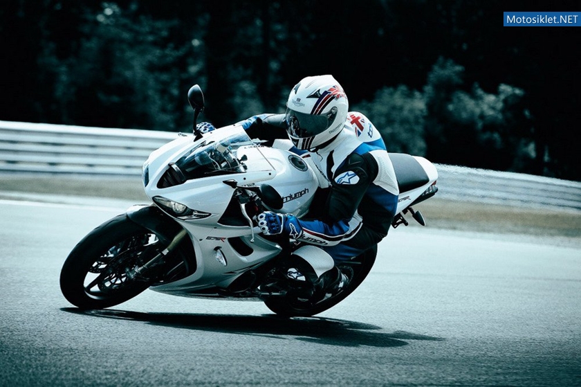 Triumph-Daytona-675R-2011-007