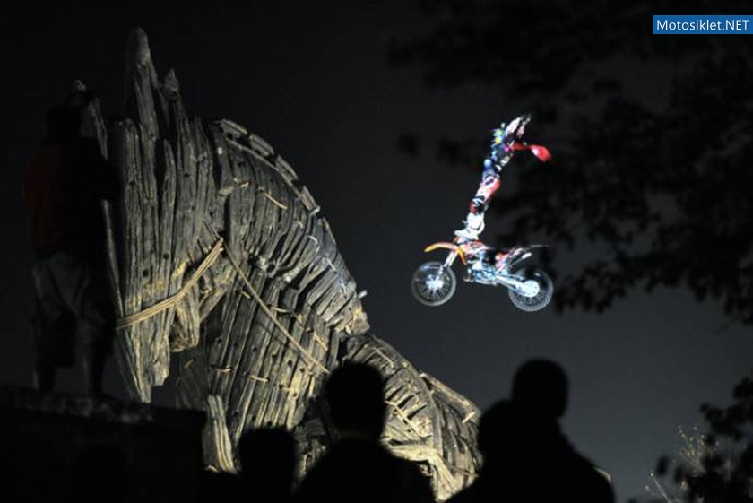 Canakkalede-Red-Bull-X-Fighters-ruzgari-esti-003