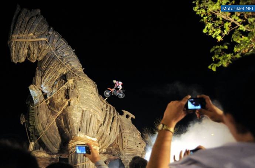 Canakkalede-Red-Bull-X-Fighters-ruzgari-esti-004