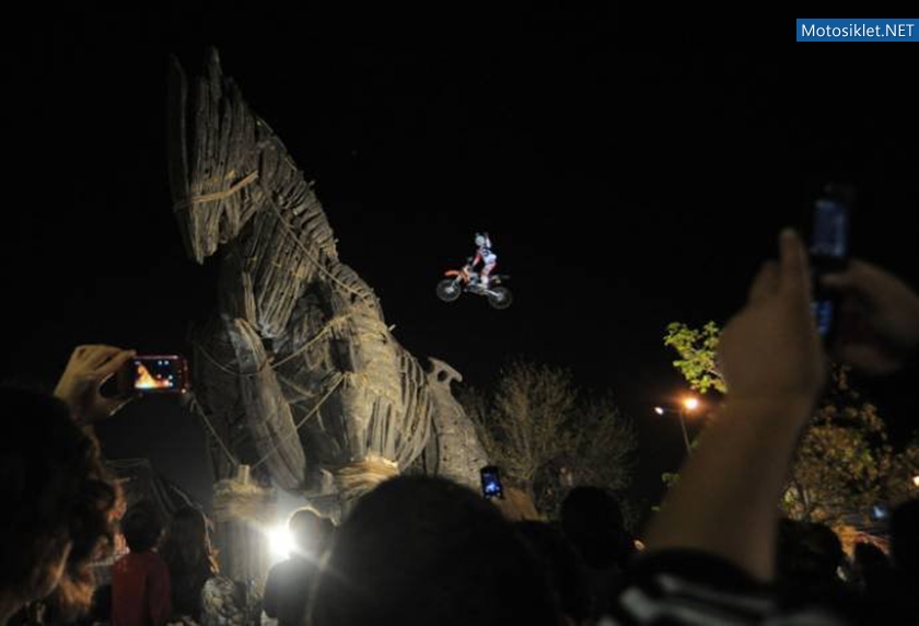 Canakkalede-Red-Bull-X-Fighters-ruzgari-esti-006