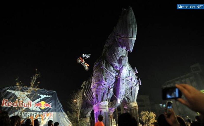 Canakkalede-Red-Bull-X-Fighters-ruzgari-esti-009