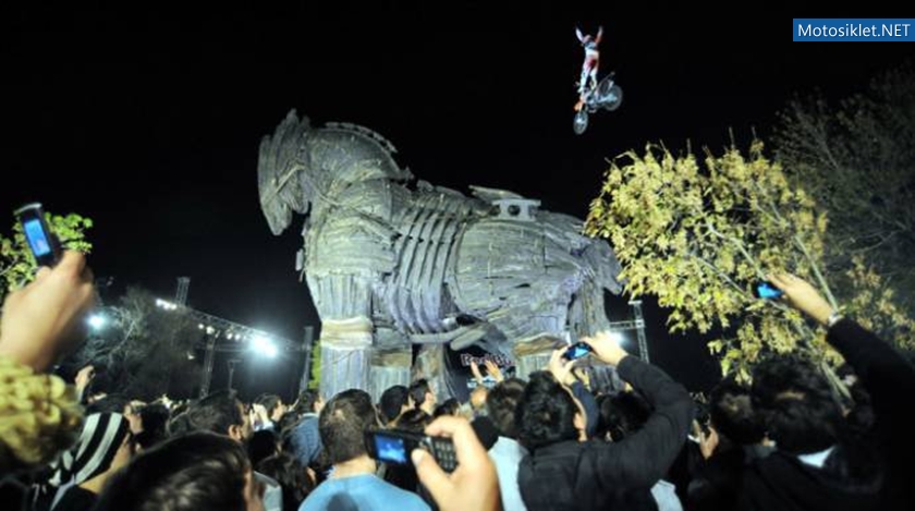 Canakkalede-Red-Bull-X-Fighters-ruzgari-esti-010