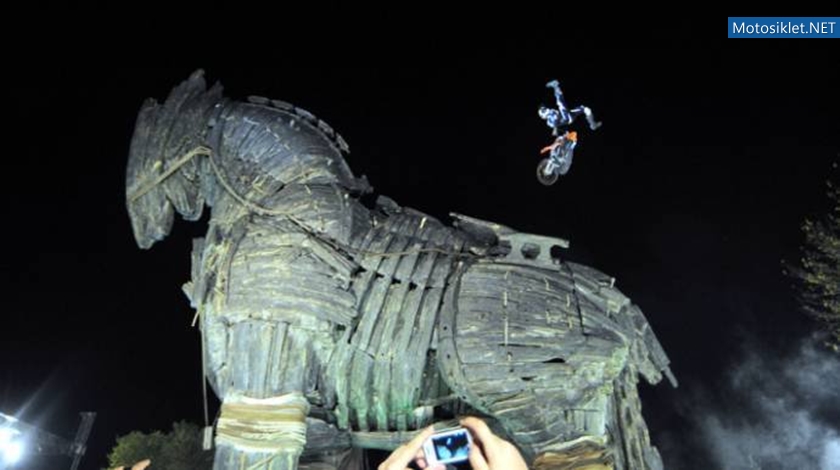 Canakkalede-Red-Bull-X-Fighters-ruzgari-esti-012