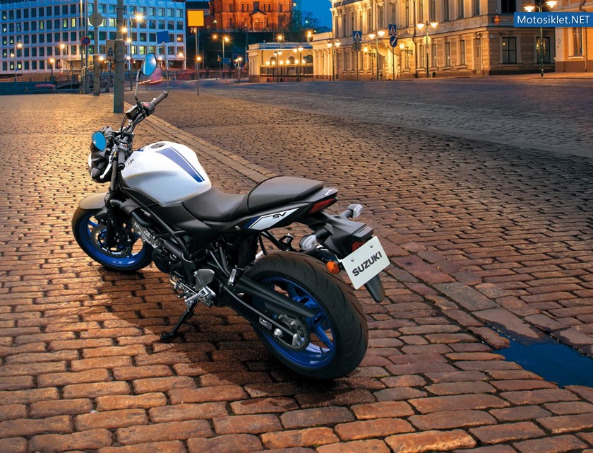 032_suzuki_sv_650t_2015