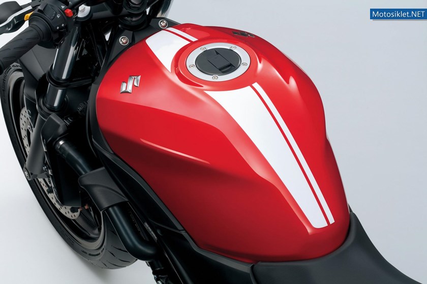 038_suzuki_sv_650t_2015