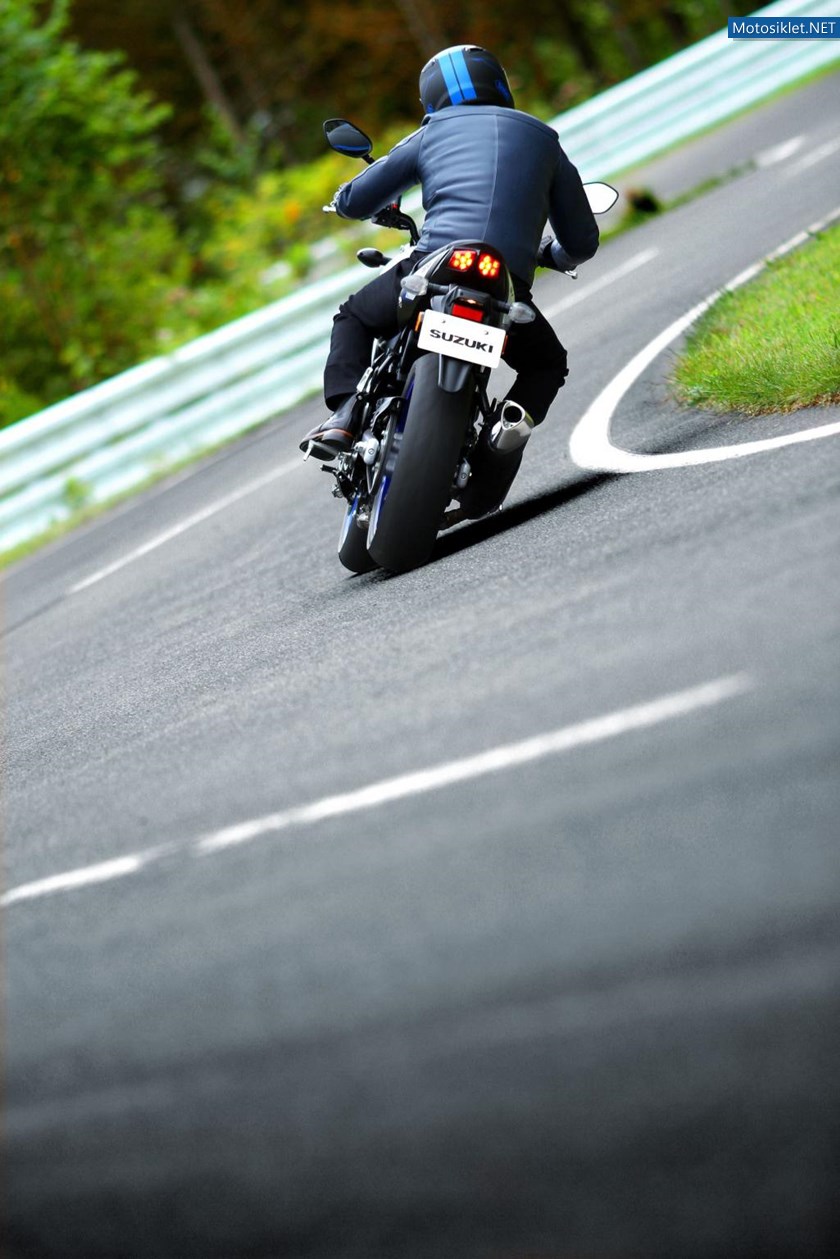 045_suzuki_sv_650t_2015
