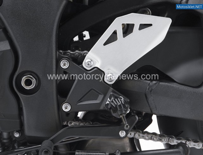Kawasaki-ZX-10R-2011-001