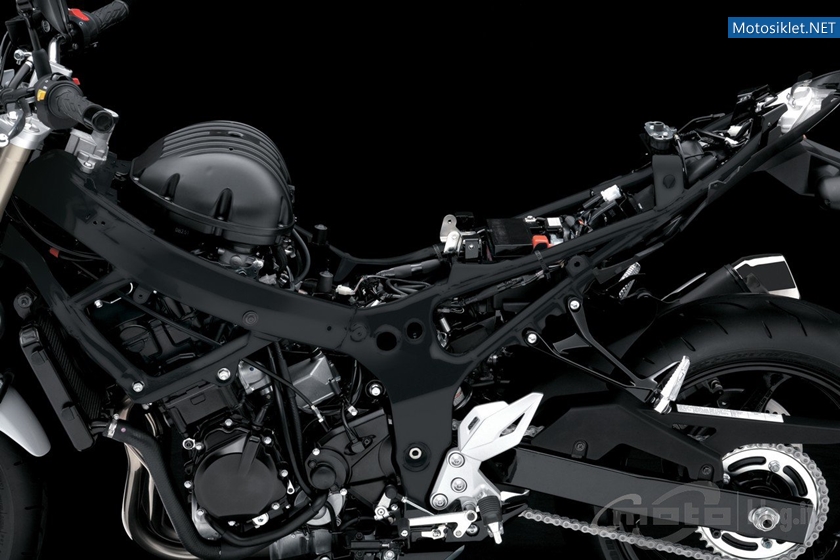2011-Model-Suzuki-GSR750-010