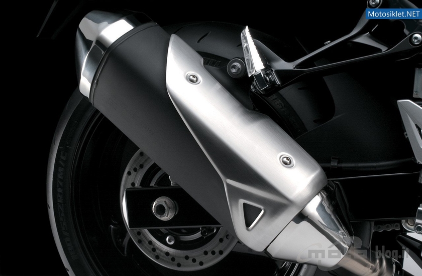2011-Model-Suzuki-GSR750-012