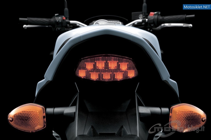 2011-Model-Suzuki-GSR750-013