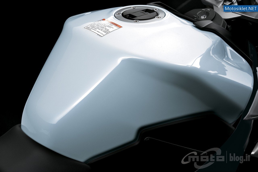 2011-Model-Suzuki-GSR750-018