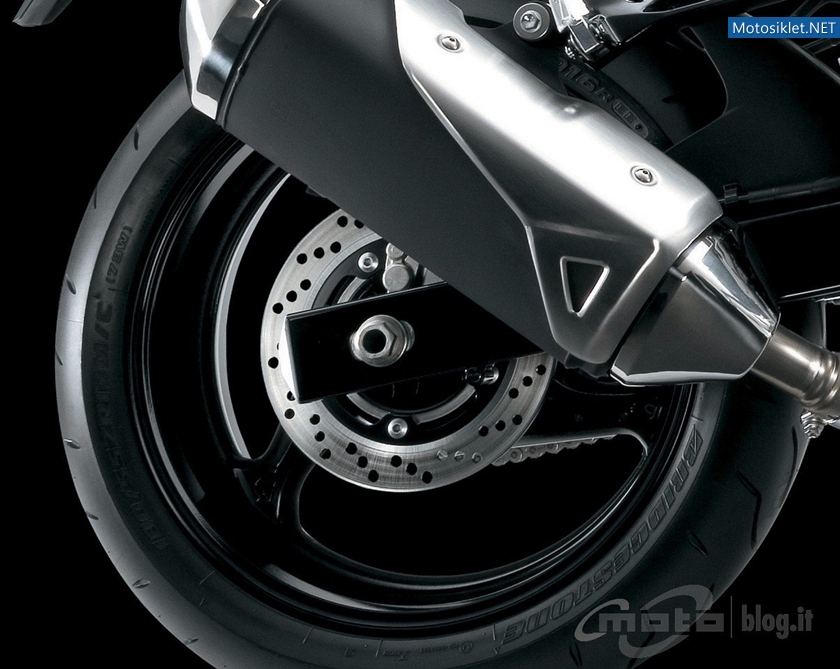 2011-Model-Suzuki-GSR750-024