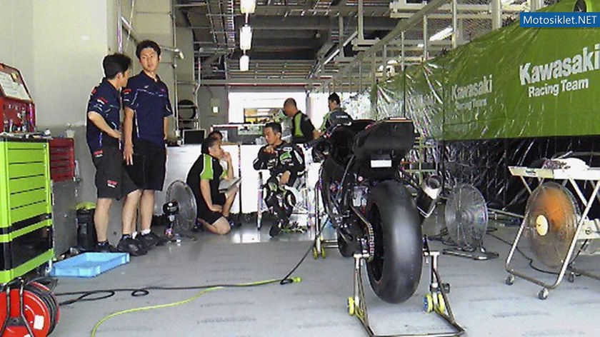 2011-Kawasaki-ZX-10R-Ninja-001