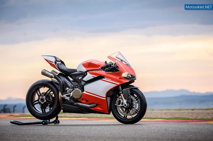 01-1299-SUPERLEGGERA