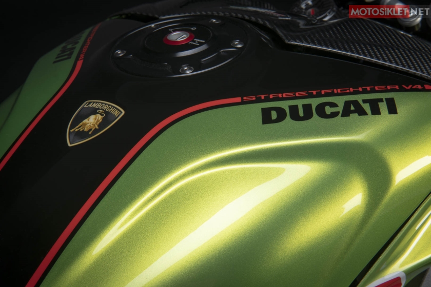 2023-ducati-streetfighter-v4-lamborghini-12