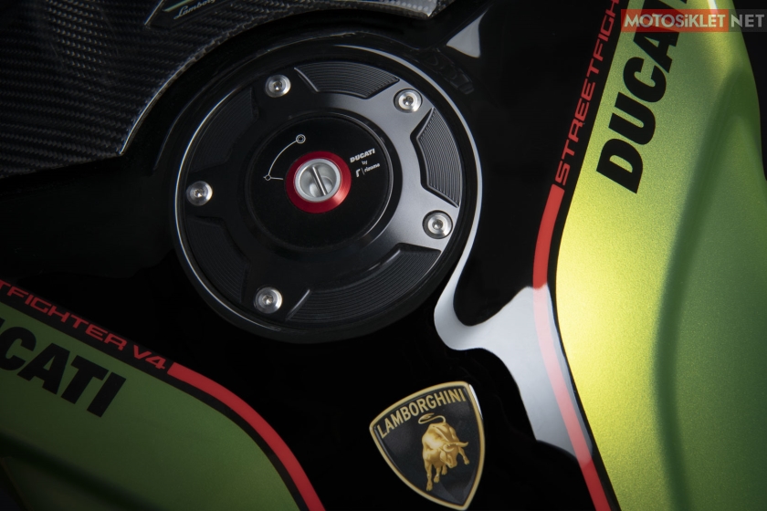 2023-ducati-streetfighter-v4-lamborghini-13