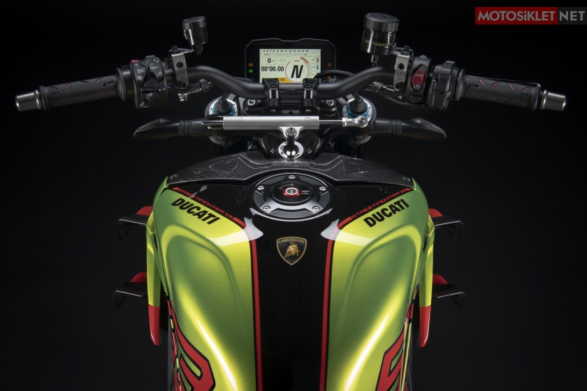 2023-ducati-streetfighter-v4-lamborghini-15
