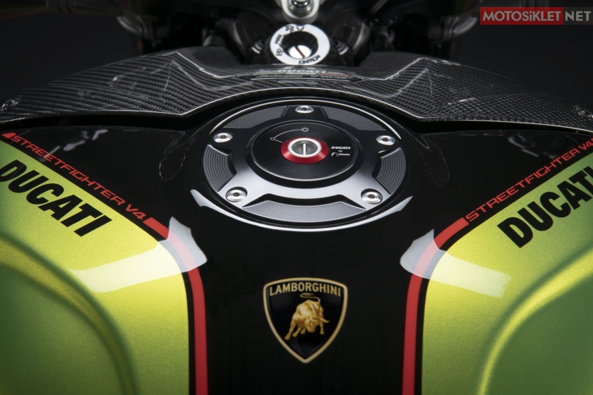 2023-ducati-streetfighter-v4-lamborghini-16