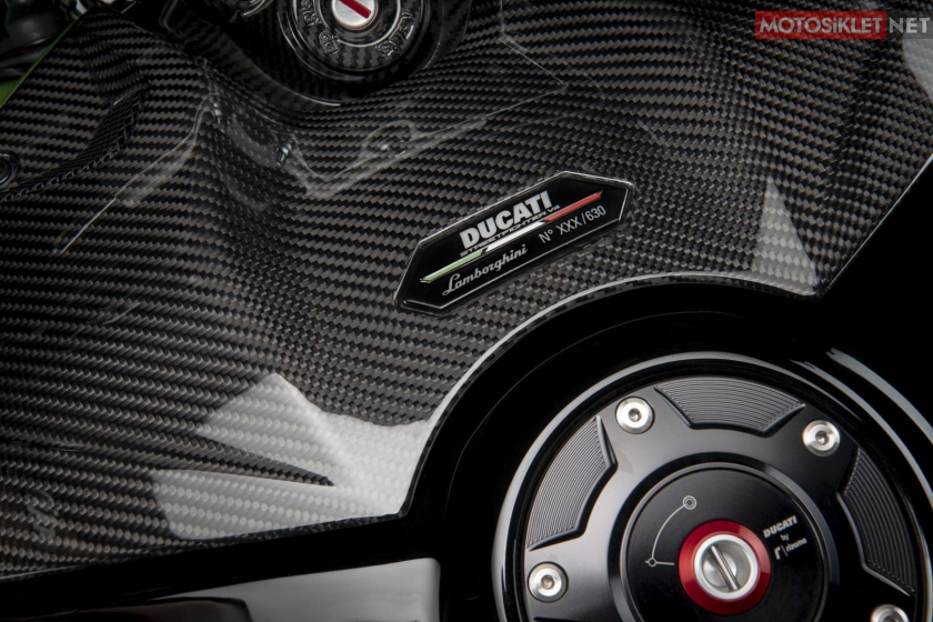 2023-ducati-streetfighter-v4-lamborghini-17